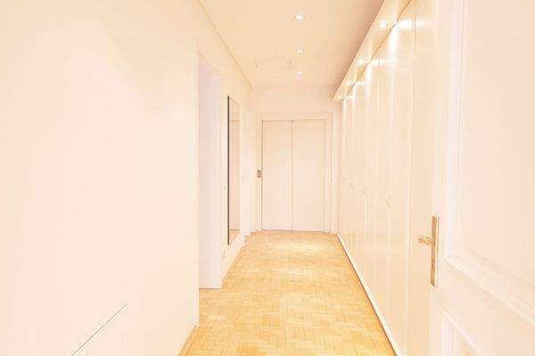 Flur Obergeschoss mit Aufzug