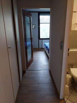 Flur Richtung Bad + Schlafzimmer