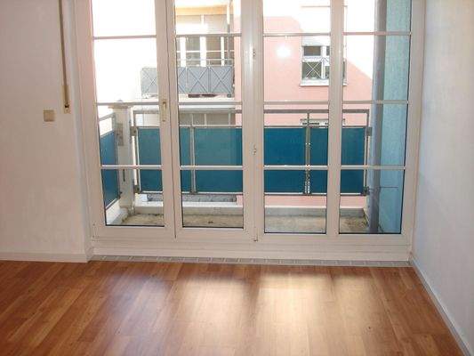 Schlafzimmer zum Balkon