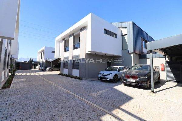 4-Bedroom Property with Pool and Garden in Döşemealtı Antalya