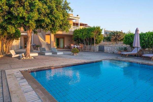 Kreta, Karteros: Einfamilienhaus in Stadtnähe zu verkaufen