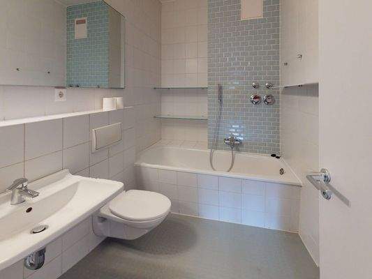 Badezimmer mit Badewanne