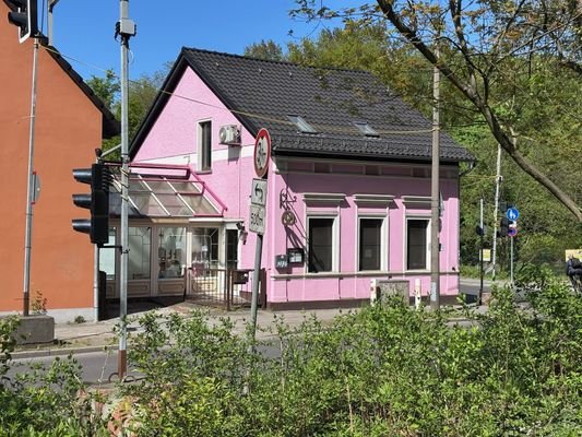 Immobilie Straßenansicht
