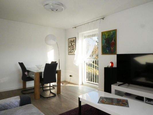 Wohnzimmer mit Essbereich