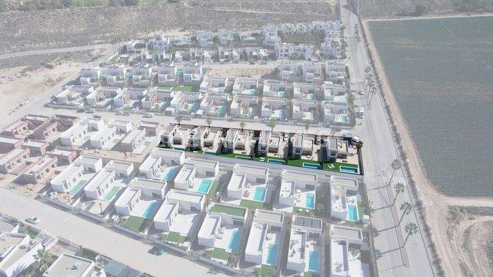 Stylish Mediterranean Houses with Golf and Nature Views in Algorfa