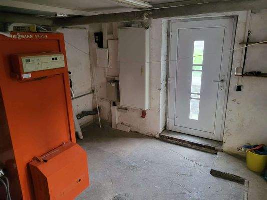 Heizungsraum mit Zugang Garten