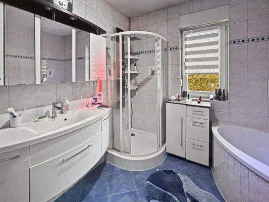 Badezimmer Ansicht 1