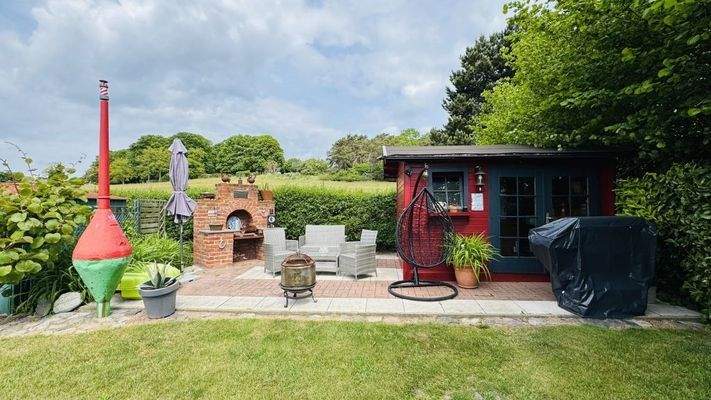 Gartenhaus mit Terrasse