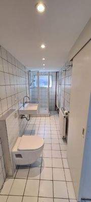 Tageslichtbad mit Dusche