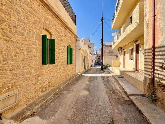 Kreta, Sitia: Steinstadthaus mit Terrasse zu verkaufen