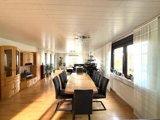 Wohn-/ Esszimmer