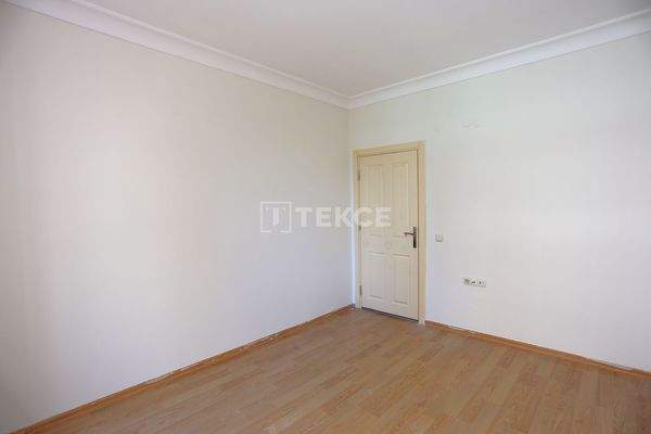 2-Bedroom Pool-View Apartment in Konyaaltı Sun City Residence