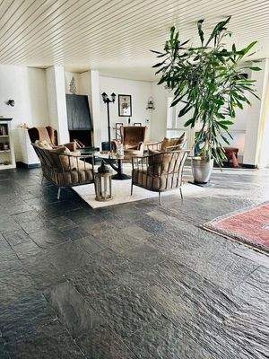 gemütliche Sitzgruppe am Kamin