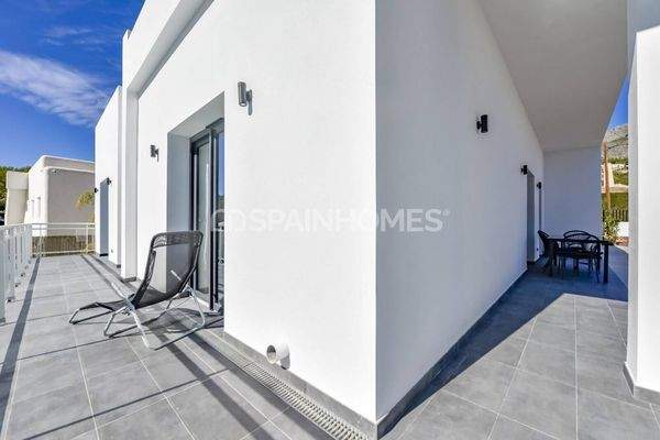 Single-Story Detached Villa in Santa Clara Altea