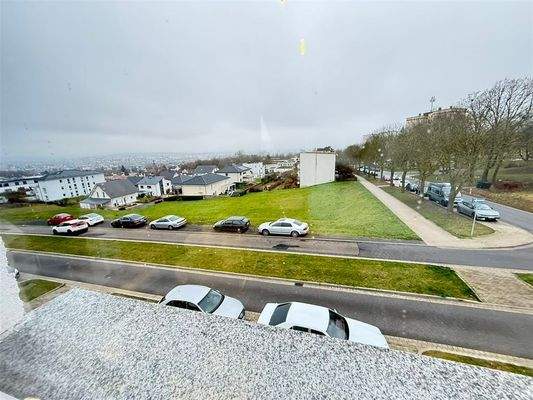 Blick vom Balkon über Wolfsanger und Kassel