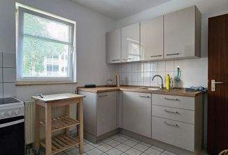 Moderne helle Küche