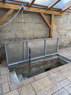 Falltür zum Keller/Innenhof