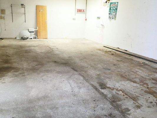 Ihr weiterer Hallenteil