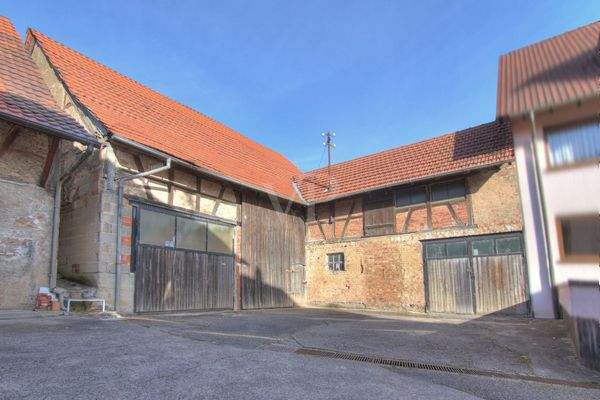 Ansicht Scheune + Zufahrt