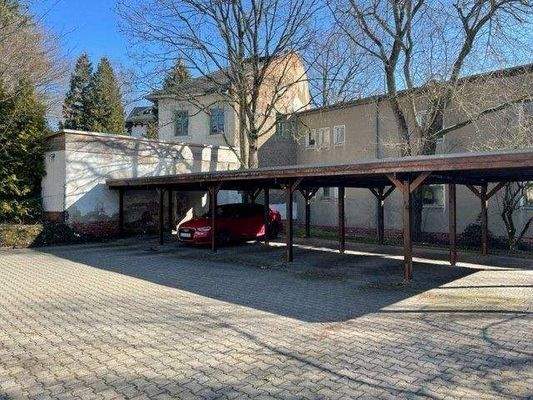 Carport´s im Innenhof