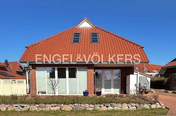 Frontansicht von der Straße aus