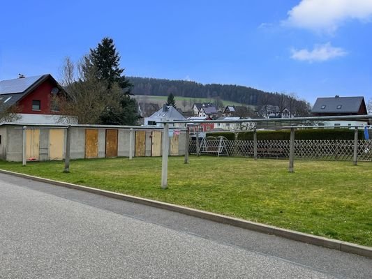 Grünanlage vor dem Haus