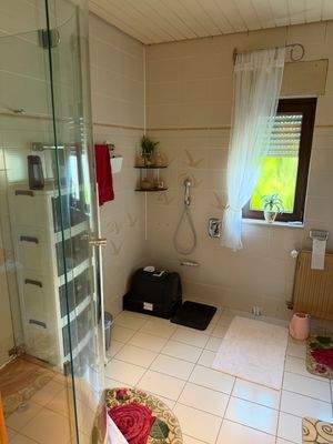 Badezimmer 1. OG rechts