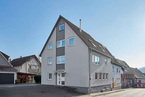 Zweiparteienhaus mit Einliegerwohnung