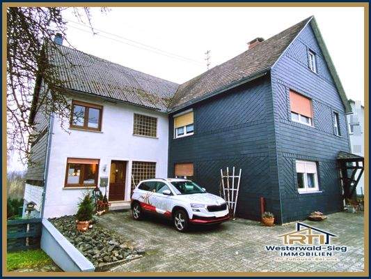 Zwei Wohnhäuser in ruhiger Lage