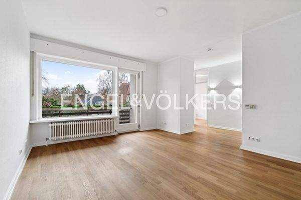 Wohnzimmer mit Zugang zur Loggia