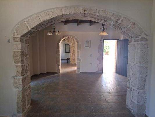 Kreta, Douliana: Renoviertes Steinhaus mit Pool und Garten zu verkaufen