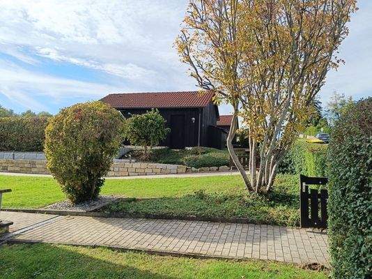 Gehweg zur Wohnanlage