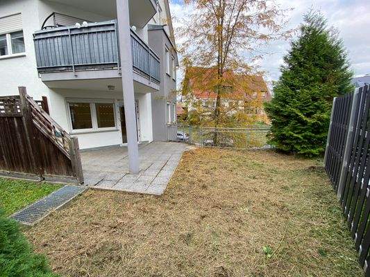 13 Terrasse und Garten.JPG