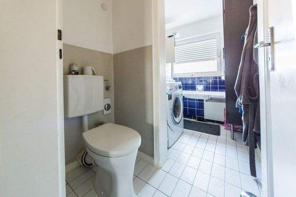 mit großen Fenstern