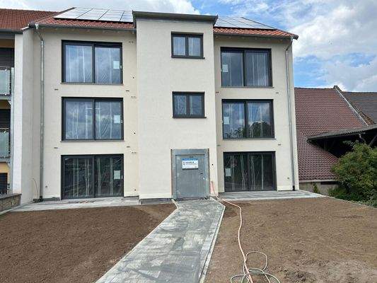 Terrassen der EG-Wohnungen fertig 18.07.25.jpg