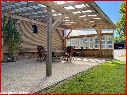 ca. 80 m² überdachte Terrasse