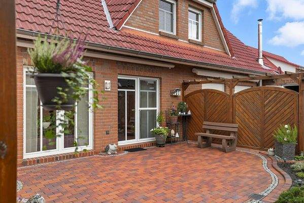 Sonnenterrasse mit Blick zur Immobilie