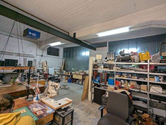 Halle - Abteilung Keller 2.jpg