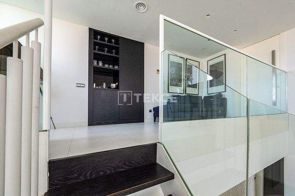 Duplex Penthouse in a Residence Near the Sea in Barcelona