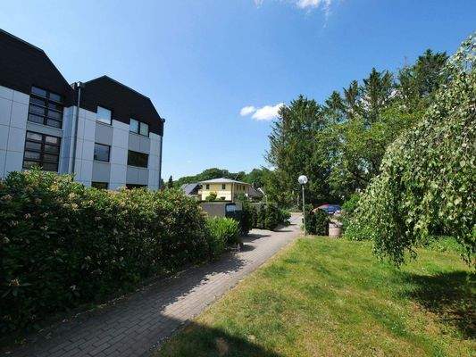 Hausansicht und Vorgarten