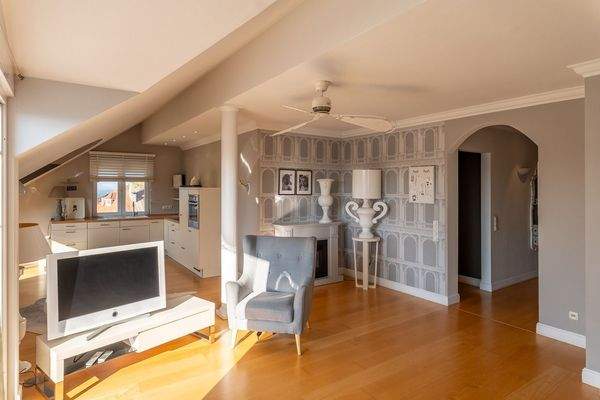 großzügige Verbindung