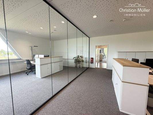 Nutzungseinheit 11: Büro mit Glasfronten