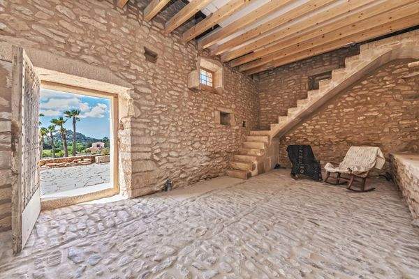 Lower level (living)