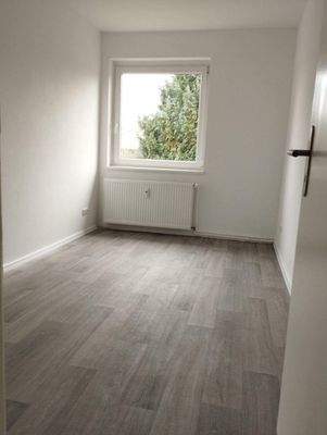 Kinder- bzw. Arbeitszimmer 1