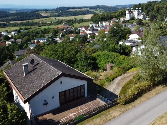 Blick auf Rückseite und Schloss Arstetten