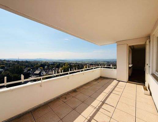 14 Überdachter Balkon