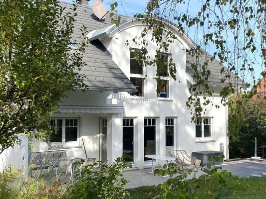 Haus Gartenseitig mit Terrasse