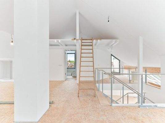 Dachgeschoss mit Zugang zum Balkon