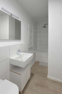 Badezimmer-KI-aufgeräumt