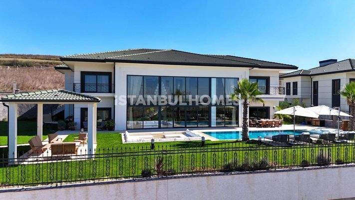 Luxury Houses with Extensive Amenities in Istanbul Buyukcekmece